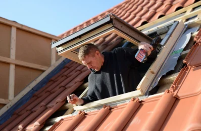 Pose de fenêtres de toit Velux à Canaules-et-Argentières